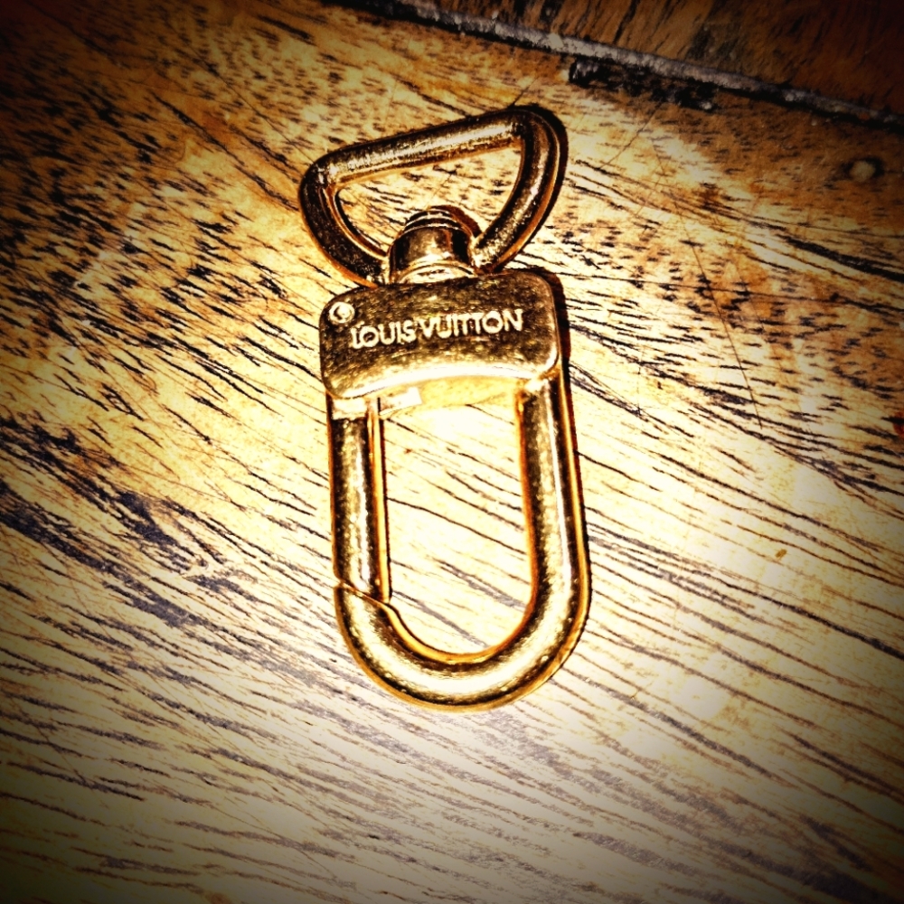 Louis Vuitton purse clamp